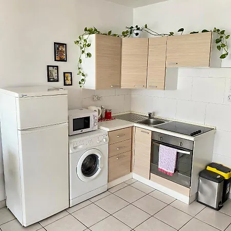 F2 - Lovely Two Bedrooms Flat Sea View, St Julians *