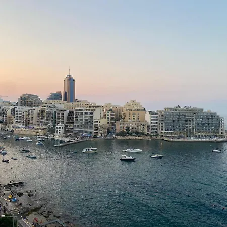 F2 - Lovely Two Bedrooms Flat Sea View, St Julians *