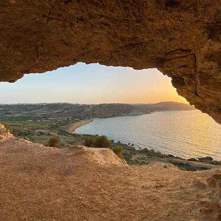 F2 - Lovely Two Bedrooms Flat Sea View, St Julians *