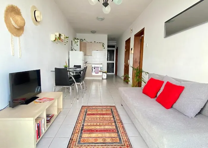 F2 - Lovely Two Bedrooms Flat Sea View, St Julians 아파트 Saint Julian's