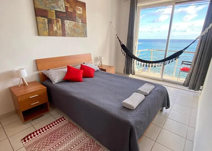 F2 - Lovely Two Bedrooms Flat Sea View, St Julians *