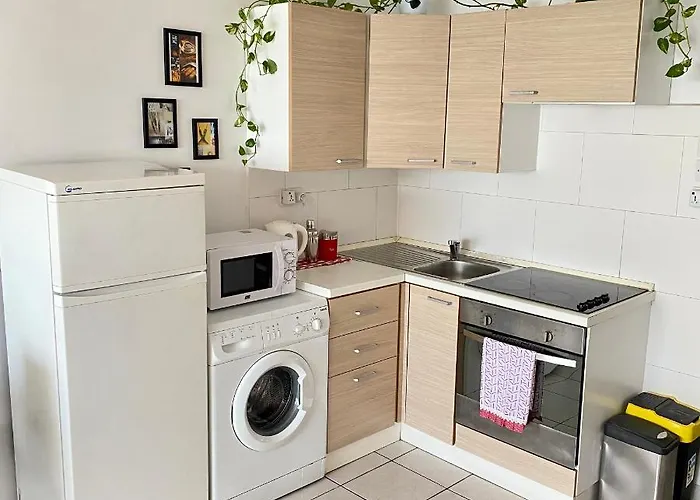 F2 - Lovely Two Bedrooms Flat Sea View, St Julians *