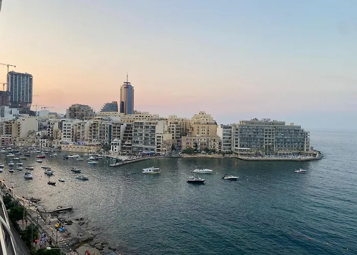 F2 - Lovely Two Bedrooms Flat Sea View, St Julians *