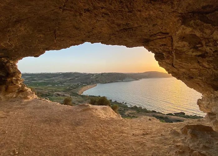 F2 - Lovely Two Bedrooms Flat Sea View, St Julians *